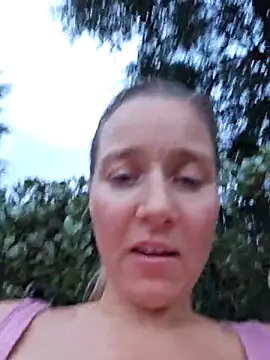 Snapshot of SkyelarSommer chatting on October 19, 10:45 pm SkyelarSommer online show from October 19, 10:45 pm