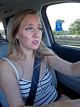 Snapshot of SkyelarSommer chatting on November 10, 2:55 pm SkyelarSommer online show from November 10, 2:55 pm