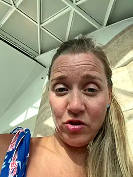 Snapshot of SkyelarSommer chatting on September 12, 9:36 pm SkyelarSommer online show from September 12, 9:36 pm