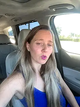 Snapshot of SkyelarSommer chatting on October 31, 4:36 pm SkyelarSommer online show from October 31, 4:36 pm