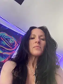Snapshot of DominiqueX0 chatting on May 25, 6:39 pm DominiqueX0 online show from May 25, 6:39 pm