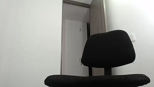 Snapshot of tattoodark_25 chatting on February 20, 9:06 pm tattoodark 25 online show from February 20, 9:06 pm