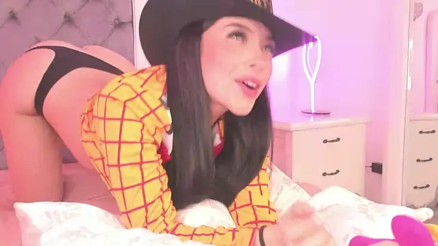 Victoria Watsson online show from February 8, 7:05 pm