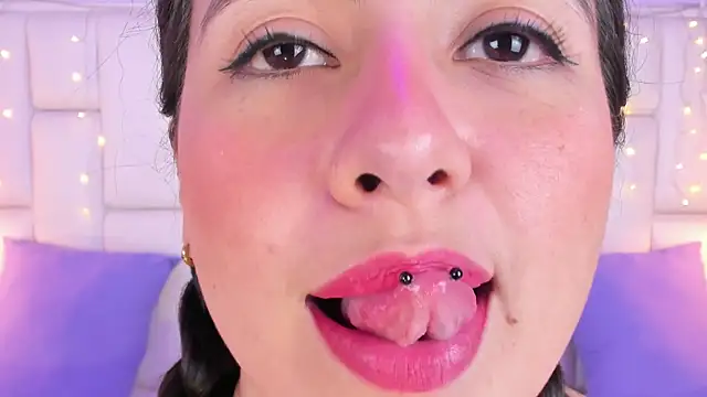Snapshot of SarahSophia_ chatting on March 20, 5:36 pm SarahSophia online show from March 20, 5:36 pm