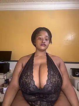 Snapshot of KnockoutBestie chatting on October 8, 9:11 am KnockoutBestie online show from October 8, 9:11 am