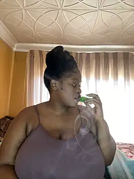 Snapshot of KnockoutBestie chatting on June 6, 12:10 pm KnockoutBestie online show from June 6, 12:10 pm