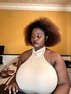 Snapshot of KnockoutBestie chatting on October 7, 9:43 am KnockoutBestie online show from October 7, 9:43 am
