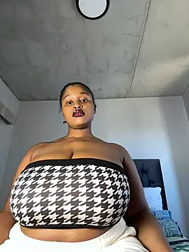Snapshot of KnockoutBestie chatting on December 12, 10:34 am KnockoutBestie online show from December 12, 10:34 am
