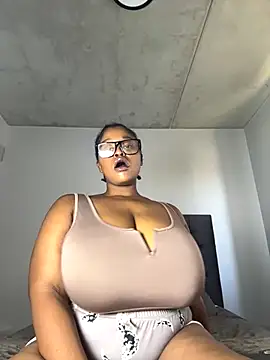 Snapshot of KnockoutBestie chatting on December 4, 9:56 am KnockoutBestie online show from December 4, 9:56 am
