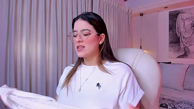 nathalie rivers online show from April 10, 11:17 am