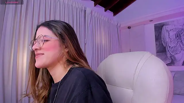 nathalie rivers online show from April 7, 11:45 am