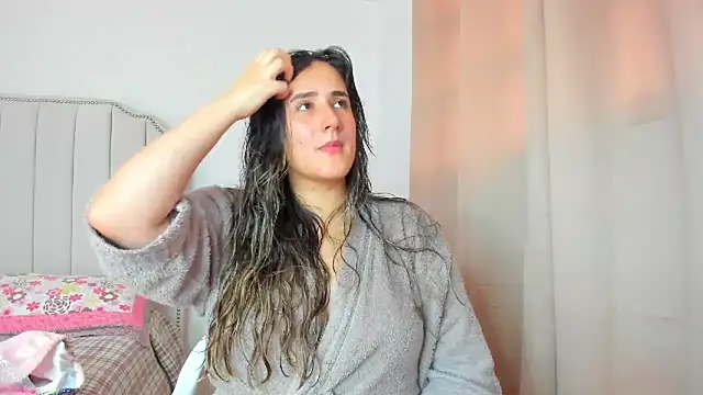 Hanna86 online show from December 3, 3:44 pm