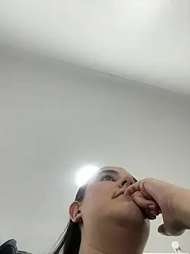 Hanna86 online show from March 31, 8:33 pm