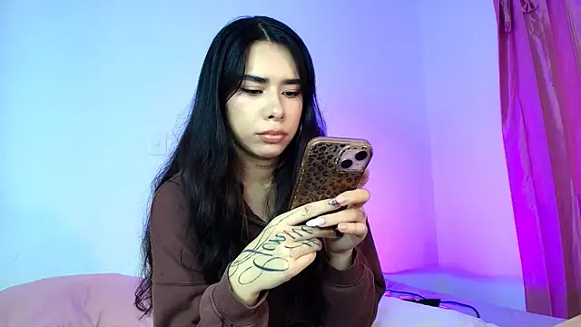 AmyOlimpo online show from April 22, 11:11 pm