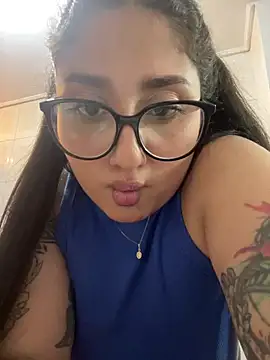 Snapshot of croftsmila chatting on May 28, 11:54 pm croftsmila online show from May 28, 11:54 pm
