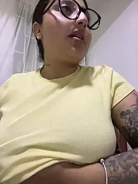 Snapshot of croftsmila chatting on February 7, 1:35 am croftsmila online show from February 7, 1:35 am