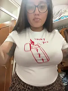 Snapshot of croftsmila chatting on February 13, 11:16 pm croftsmila online show from February 13, 11:16 pm