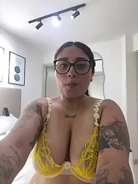 Snapshot of croftsmila chatting on June 5, 1:21 am croftsmila online show from June 5, 1:21 am