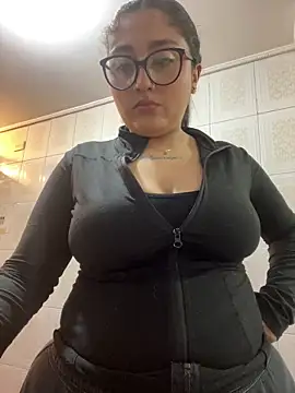 Snapshot of croftsmila chatting on May 17, 12:21 am croftsmila online show from May 17, 12:21 am