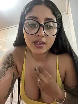 Snapshot of croftsmila chatting on May 13, 11:45 pm croftsmila online show from May 13, 11:45 pm