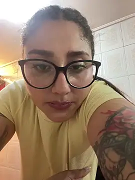 Snapshot of croftsmila chatting on May 6, 11:53 pm croftsmila online show from May 6, 11:53 pm