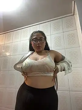 Snapshot of croftsmila chatting on April 14, 11:43 pm croftsmila online show from April 14, 11:43 pm