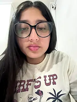 Snapshot of croftsmila chatting on November 15, 12:25 am croftsmila online show from November 15, 12:25 am