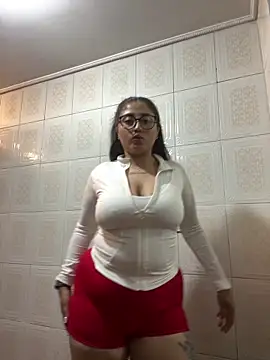 Snapshot of croftsmila chatting on April 19, 12:11 am croftsmila online show from April 19, 12:11 am
