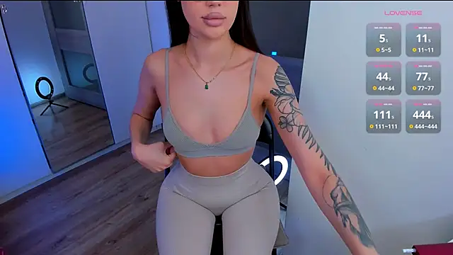 HannaHey online show from February 26, 2:06 pm