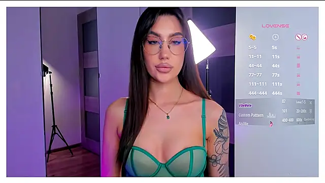 HannaHey online show from March 29, 5:36 pm