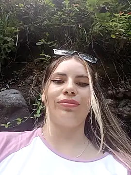 Misscata1106 online show from April 1, 7:00 pm