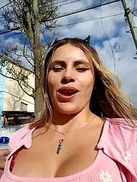 Snapshot of Misscata1106 chatting on October 25, 9:04 pm Misscata1106 online show from October 25, 9:04 pm