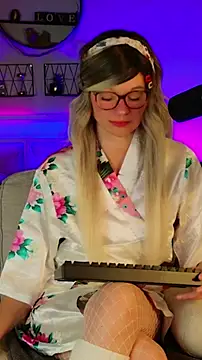 Kittychatte online show from May 12, 8:04 pm