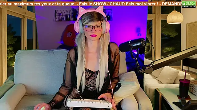 Kittychatte online show from November 4, 5:50 pm