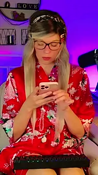 Kittychatte online show from May 5, 8:12 pm