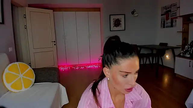 bellahot77 online show from January 10, 8:20 am