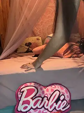 LaPetitechienne1 online show from April 12, 11:30 pm