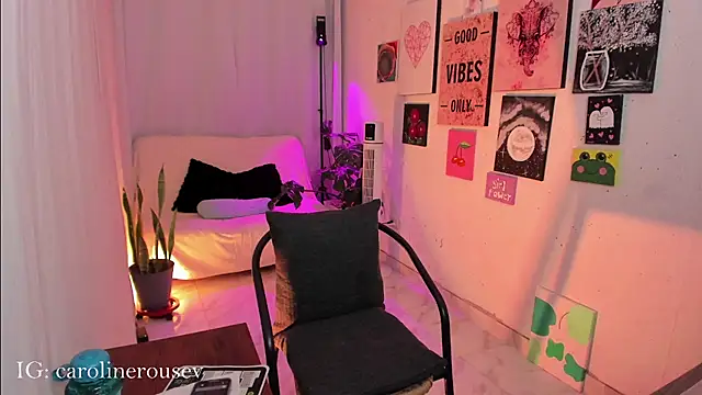 carolinerousev online show from January 25, 9:35 pm