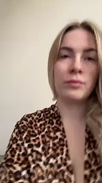 Snapshot of KissMissAngela chatting on March 31, 7:43 am KissMissAngela online show from March 31, 7:43 am