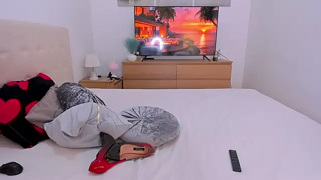 Your Girl69XXX online show from April 6, 10:55 pm