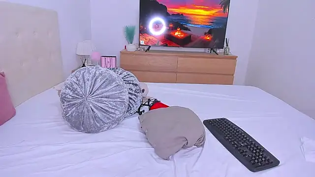 Your Girl69XXX online show from November 29, 10:32 pm