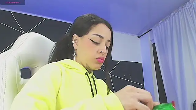 farichell online show from December 20, 10:34 pm