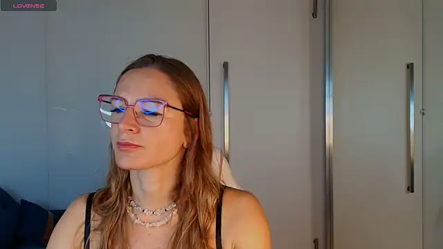 Snapshot of Milf_Tea chatting on June 29, 10:59 am Milf Tea online show from June 29, 10:59 am