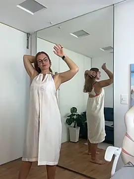 Snapshot of Milf_Tea chatting on June 15, 11:10 am Milf Tea online show from June 15, 11:10 am