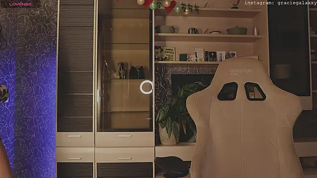 Snapshot of Chill_out_with_Salvia chatting on November 18, 3:59 pm Chill out with Salvia online show from November 18, 3:59 pm