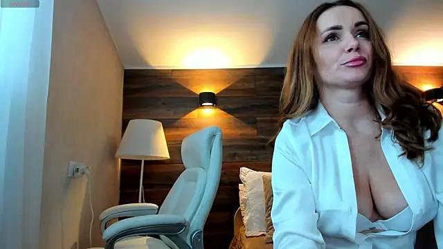 Snapshot of Your_Wet_Desire chatting on February 28, 6:32 am Your Wet Desire online show from February 28, 6:32 am