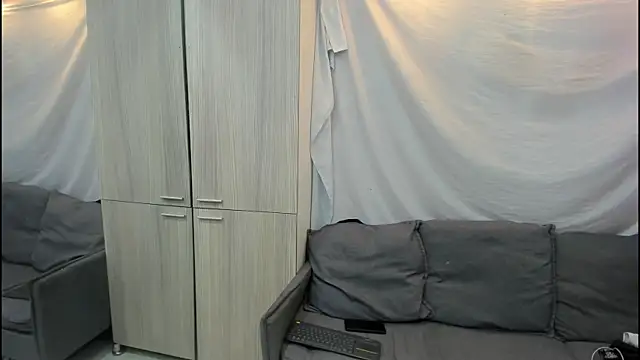 Snapshot of Mhelanny2 chatting on January 14, 5:27 pm Mhelanny2 online show from January 14, 5:27 pm