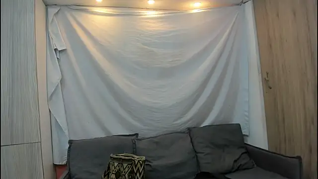 Snapshot of Mhelanny2 chatting on January 16, 6:12 pm Mhelanny2 online show from January 16, 6:12 pm