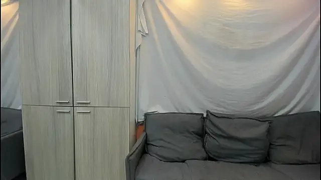 Snapshot of Mhelanny2 chatting on January 19, 12:42 pm Mhelanny2 online show from January 19, 12:42 pm