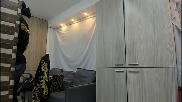 Mhelanny2 online show from November 25, 6:30 pm